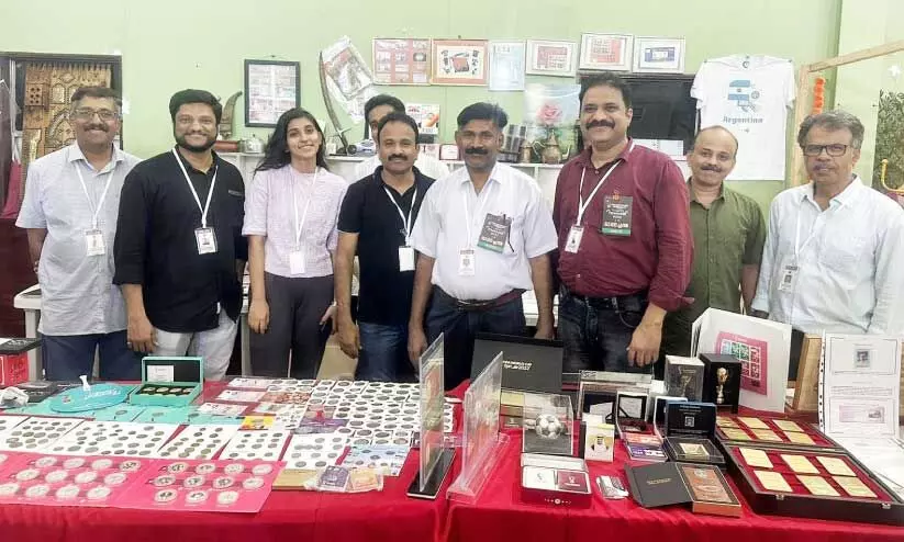 ഇ​ൻ​ഡോ അ​റ​ബ് ന്യൂ​മി​സ്-​ഫി​ല-​ഹെ​റി​റ്റേ​ജ് അ​സോ​സി​യേ​ഷ​ൻ നേ​തൃ​ത്വ​ത്തി​ൽ ന​ട​ത്തി​യ നാ​ണ​യ-​ക​റ​ൻ​സി ​പ്ര​ദ​ർ​ശ​ന​ത്തി​ൽ​നി​ന്ന്