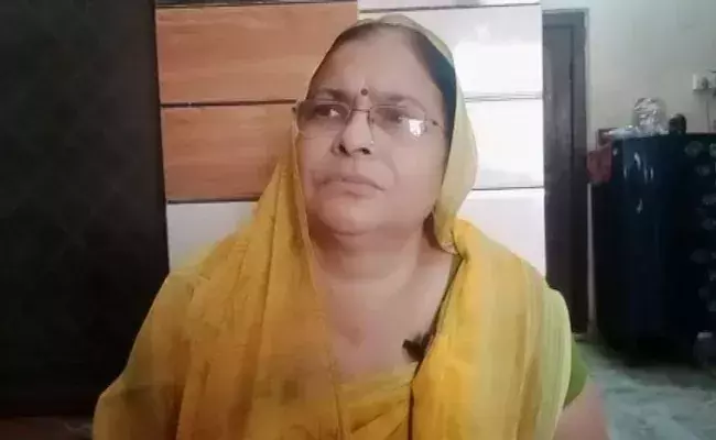 മുസ്ലിം വിദ്യാർഥിയെ തല്ലിപ്പിച്ച സംഭവത്തിൽ ലജ്ജയില്ലെന്ന് അധ്യാപിക മുസ്ലിം വിദ്യാർഥിയെ തല്ലിപ്പിച്ച സംഭവത്തിൽ ലജ്ജയില്ലെന്ന് അധ്യാപിക