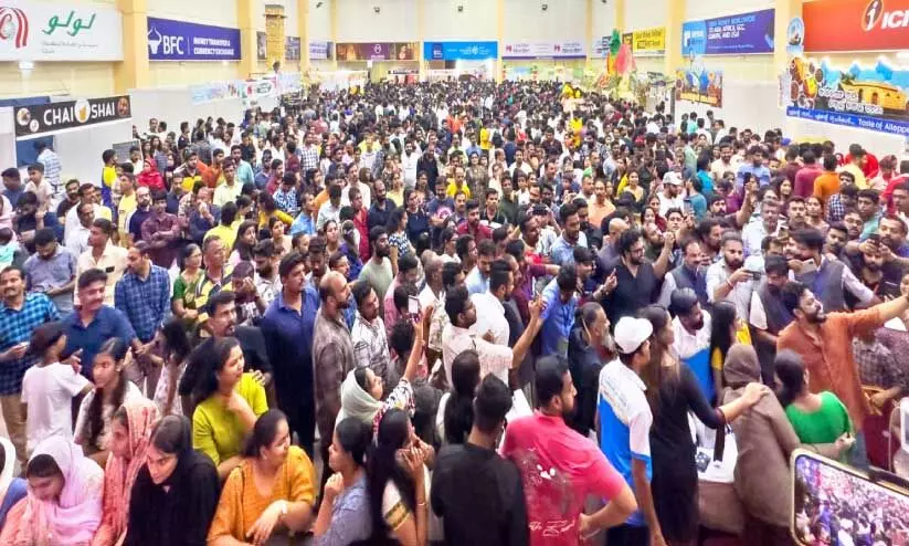 ബഹ്റൈൻ കേരളീയ സമാജത്തിന്റെ ആഭിമുഖ്യത്തിൽ നടന്ന മഹാ രുചിമേളയിലെ ജനത്തിരക്ക് ബഹ്റൈൻ കേരളീയ സമാജത്തിന്റെ ആഭിമുഖ്യത്തിൽ നടന്ന മഹാ രുചിമേളയിലെ ജനത്തിരക്ക്