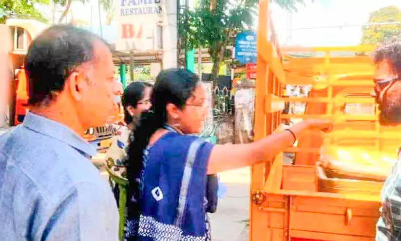 അതിർത്തിയിൽ പാൽ, ഭക്ഷ്യവസ്തുക്കളുടെ കർശന പരിശോധന