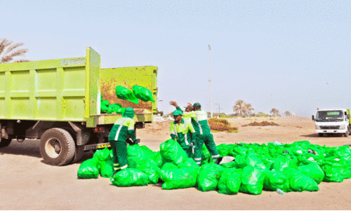 സീ​ബി​ലെ ബീ​ച്ചു​ക​ൾ വൃ​ത്തി​യാ​ക്കി