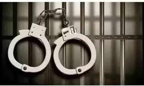 ബോർഡിൽ ജയ് ശ്രീറാം എന്നെഴുതിയതിന് വിദ്യാർഥിയെ മർദിച്ച അധ്യാപകനും പ്രിൻസിപ്പലും അറസ്റ്റിൽ