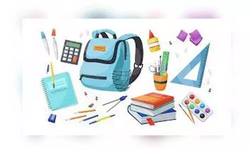 അനാഥ കുട്ടികൾക്ക്​ സ്കൂൾ ഉപകരണങ്ങൾ വിതരണം ചെയ്തു