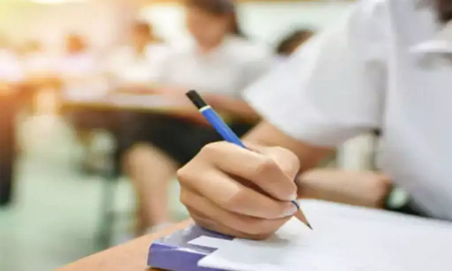 കണക്ക് പരീക്ഷയിൽ വട്ടപ്പൂജ്യം: ഉത്തരക്കടലാസിൽ മകളെ മോട്ടിവേറ്റ് ചെയ്ത അമ്മയുടെ കുറിപ്പ് വൈറൽ