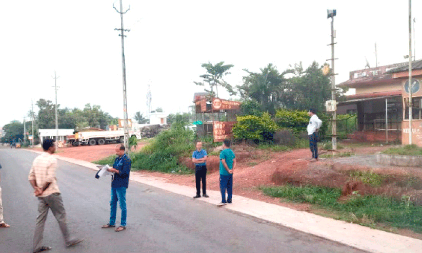 ഓപറേഷൻ ട്രഷർ ഹണ്ട്; ചെക്ക്പോസ്റ്റുകളിൽ വിജിലൻസ് മിന്നൽ പരിശോധന ഓപറേഷൻ ട്രഷർ ഹണ്ട്; ചെക്ക്പോസ്റ്റുകളിൽ വിജിലൻസ് മിന്നൽ പരിശോധന