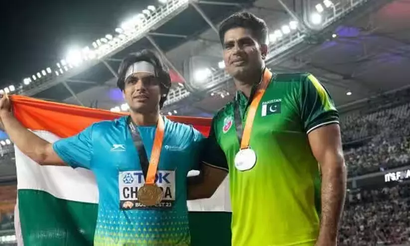 ഫോട്ടോക്ക് പോസ് ചെയ്യാൻ പാകിസ്താന്‍റെ അർഷദ് നദീമിനെ ക്ഷണിക്കുന്ന നീരജ്; വീഡിയോ വൈറൽ