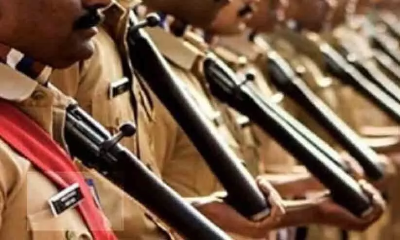 എ.ആർ ക്യാമ്പിലെ പൊലീസുകാർക്ക് താമസചെലവില്ല; പകരം തുച്ഛമായ ബാരക്ക് അലവൻസ് എ.ആർ ക്യാമ്പിലെ പൊലീസുകാർക്ക് താമസചെലവില്ല; പകരം തുച്ഛമായ ബാരക്ക് അലവൻസ്