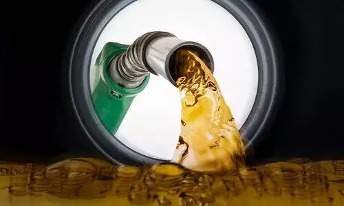 ക്ഷേ​മ പെ​ൻ​ഷ​നു​ക​ൾ​ക്ക്​ രണ്ട്​ രൂപ സെസ്​ ചുമത്തൽ; ഖജനാവിലെത്തിയത്​ 260 കോടി; ഇന്ധന വിൽപന കുറഞ്ഞു