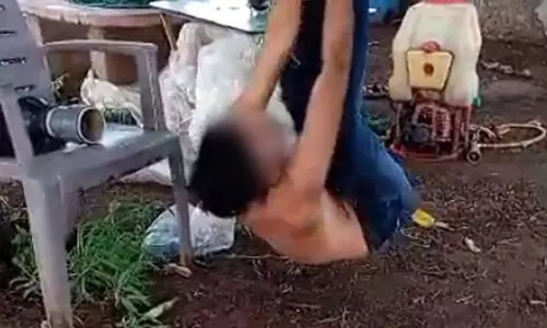 ‘തലകീഴായി കെട്ടിത്തൂക്കി അവർ ദേഹത്തേക്ക് മൂത്രമൊഴിച്ചു, തുപ്പിയ ഷൂസ് നക്കാൻ പറഞ്ഞു...’