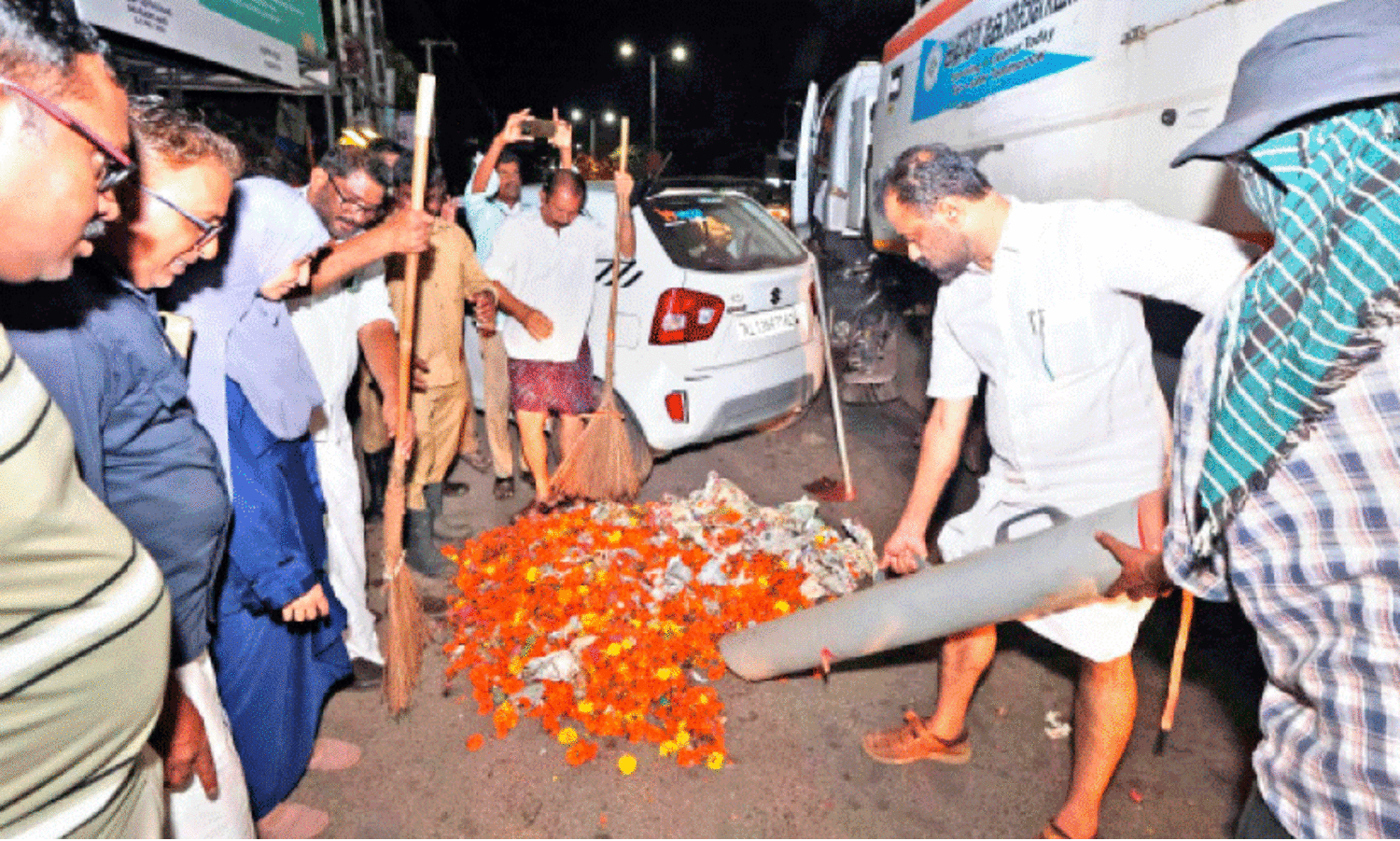 ഉത്രാടപ്പാച്ചിൽ അടങ്ങും മുമ്പേ നഗരം ശുചീകരിച്ചു