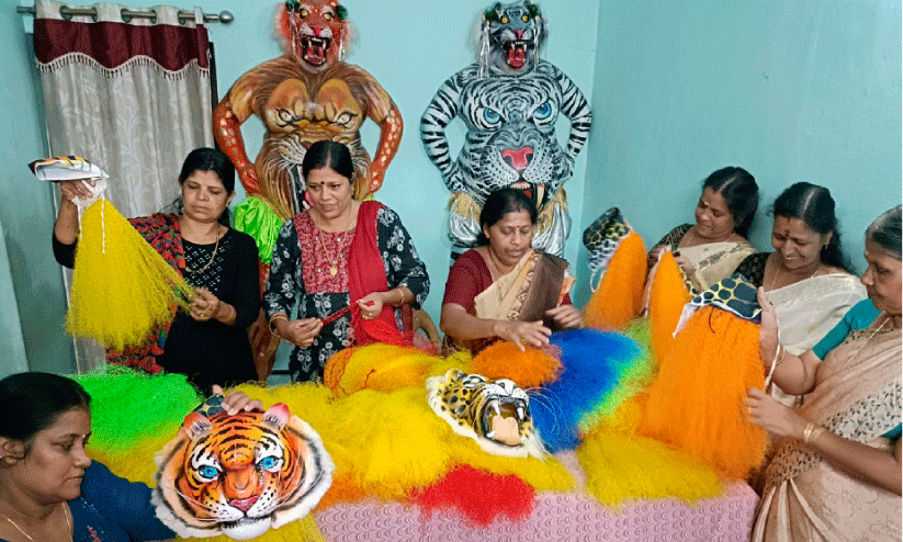 പുലിക്കളിക്ക് പിന്നണിയിൽ കുടുംബശ്രീയും പുലിക്കളിക്ക് പിന്നണിയിൽ കുടുംബശ്രീയും