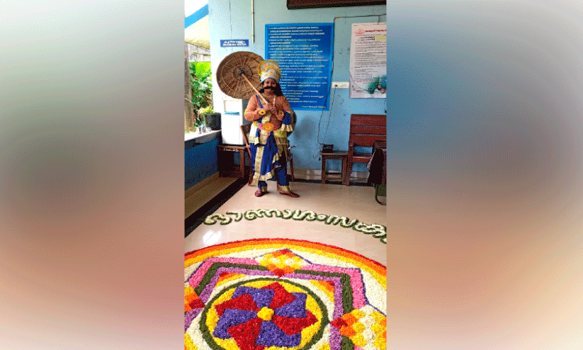 മഹാബലി വേഷത്തിൽ തിളങ്ങി താലൂക്ക് ആശുപത്രിയിലെ സീനിയർ നഴ്സ് ഷീജ മഹാബലി വേഷത്തിൽ തിളങ്ങി താലൂക്ക് ആശുപത്രിയിലെ സീനിയർ നഴ്സ് ഷീജ