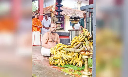 തിരുവോണസമൃദ്ധിയെ വരവേറ്റ് നാടും നഗരവും