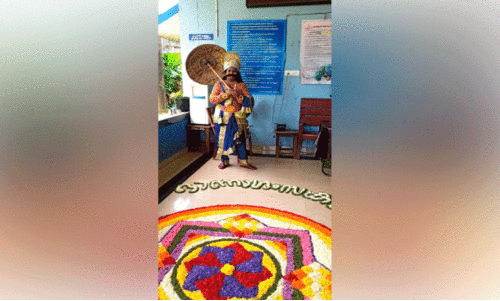 മഹാബലി വേഷത്തിൽ തിളങ്ങി താലൂക്ക് ആശുപത്രിയിലെ സീനിയർ നഴ്​സ് ഷീജ