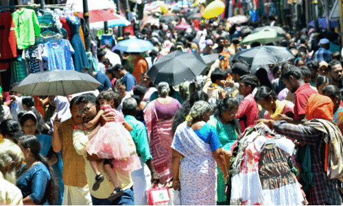 നഗരക്കാഴ്ചകളിലലിഞ്ഞ് ഉത്രാടപ്പാച്ചിൽ