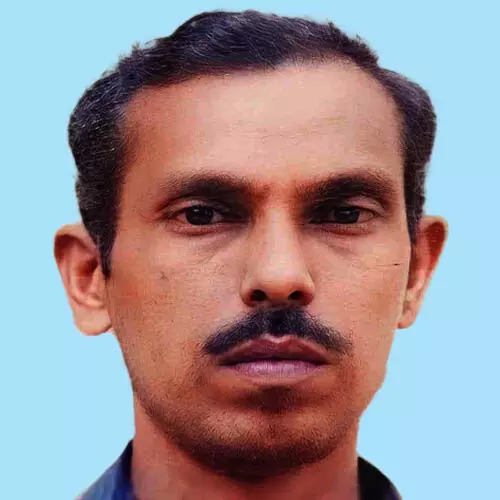 എ​സ്ക​വേ​റ്റ​ർ ഇ​ടി​ച്ച് ബൈ​ക്ക് യാ​ത്രി​ക​ൻ മ​രി​ച്ചു