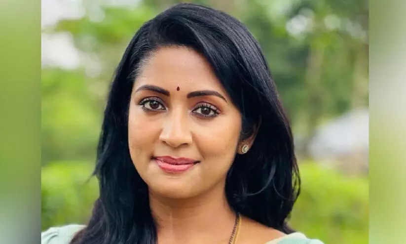 അറസ്റ്റിലായ ഐ.ആർ.എസ് ഉദ്യോഗസ്ഥൻ നവ്യ നായർക്ക് ആഭരണങ്ങൾ നൽകിയെന്ന് അറസ്റ്റിലായ ഐ.ആർ.എസ് ഉദ്യോഗസ്ഥൻ നവ്യ നായർക്ക് ആഭരണങ്ങൾ നൽകിയെന്ന്