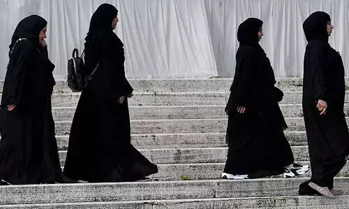 ഫ്രാൻസിലെ സ്‌കൂളുകളിൽ അബായ ധരിക്കുന്നത് നിരോധിക്കുമെന്ന് വിദ്യാഭ്യാസ മന്ത്രി