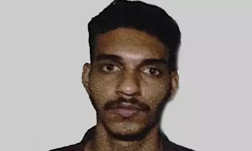 ടൂറിസ്റ്റ് ബസിനടിയിൽപ്പെട്ട് ബൈക്ക് യാത്രികൻ മരിച്ചു