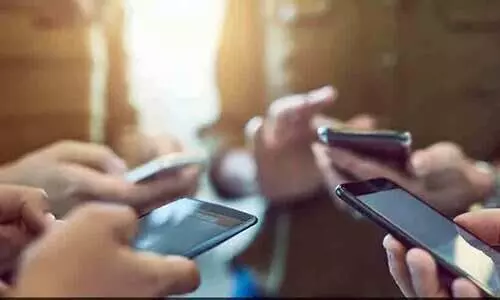 ആന്ധ്രയിലെ ക്ലാസ്മുറികളിൽ അധ്യാപകരുടെ മൊബൈൽ ഫോൺ ഉപയോഗം നിർത്തലാക്കിയത് ഇങ്ങനെ...