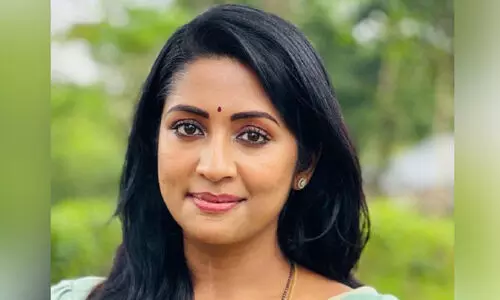 അറസ്റ്റിലായ ഐ.ആർ.എസ്​ ഉദ്യോഗസ്ഥൻ നവ്യ നായർക്ക്​ ആഭരണങ്ങൾ നൽകിയെന്ന്