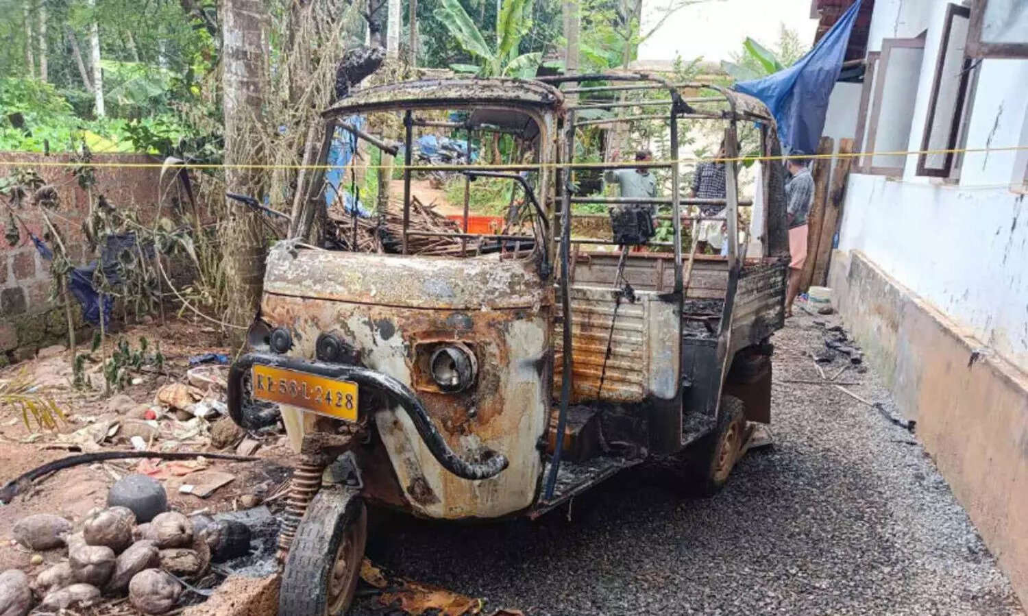 autorickshaw burnt