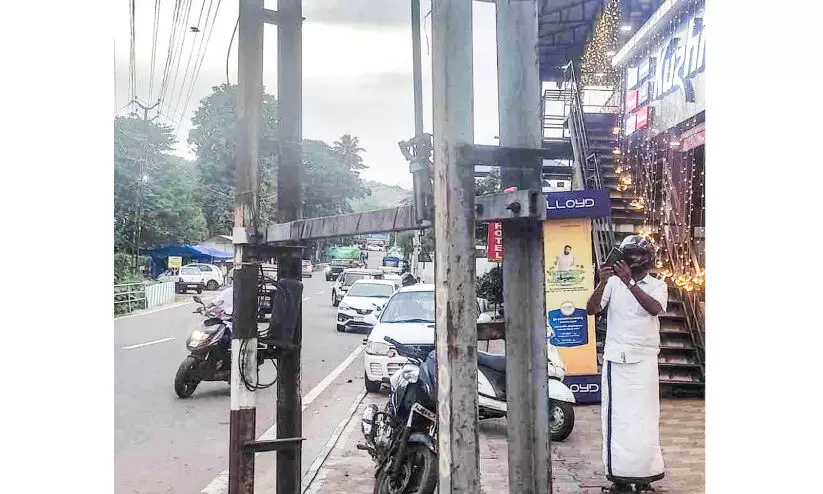 കെ.എസ്.ഇ.ബി അനാസ്ഥ; പരാതിപ്പെട്ടിട്ടും കാര്യമില്ല