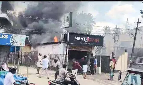 ഫർണിച്ചർ നിർമാണ കേന്ദ്രത്തിൽ തീപിടിത്തം