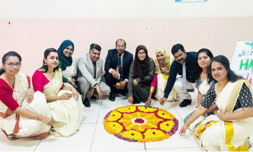 ശാ​ന്തി​നി​കേ​ത​ൻ സ്കൂ​ളി​ൽ    ഓ​ണാ​ഘോ​ഷം