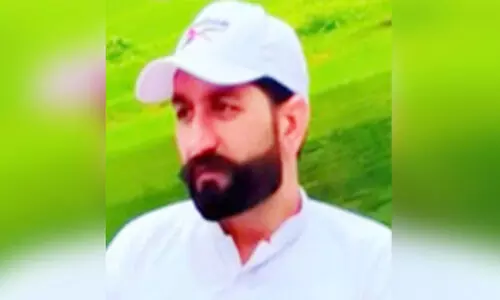 ക്രി​ക്ക​റ്റ്​ താ​രം  മ​ത്സ​ര​ത്തി​നി​ടെ കു​ഴ​ഞ്ഞു​ വീ​ണു  മ​രി​ച്ചു