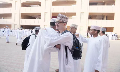 സ​ർ​ക്കാ​ർ സ്കൂ​ളു​ക​ളി​ൽ അ​ധ്യ​യ​ന വർ​ഷാ​രം​ഭം; വി​ദ്യാ​ല​യ​ങ്ങ​ളി​ലെ​ത്തി​യ​ത്​ എ​ട്ടു​ല​ക്ഷ​ത്തോ​ളം കു​ട്ടി​ക​ൾ