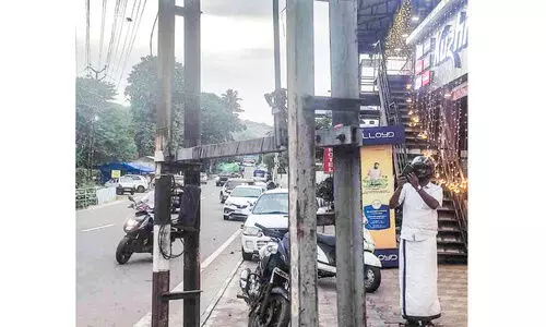 കെ.എസ്.ഇ.ബി അനാസ്ഥ; പരാതിപ്പെട്ടിട്ടും കാര്യമില്ല