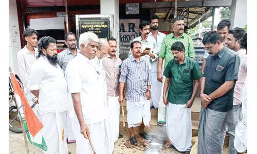 തി​രു​വോ​ണ​ത്തി​ന് ക​ഞ്ഞി​വെ​ച്ച് ക​ർ​ഷ​ക പ്ര​തി​ഷേ​ധം