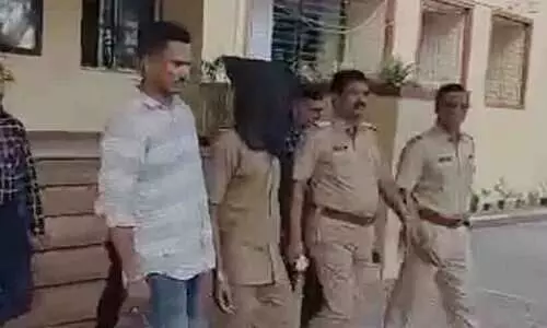 മുംബൈയിൽ ഭാര്യയെ ശല്യപ്പെടുത്തിയതിന് 17കാരനെ കൊലപ്പെടുത്തി വെട്ടിനുറുക്കി; യുവാവ് അറസ്റ്റിൽ