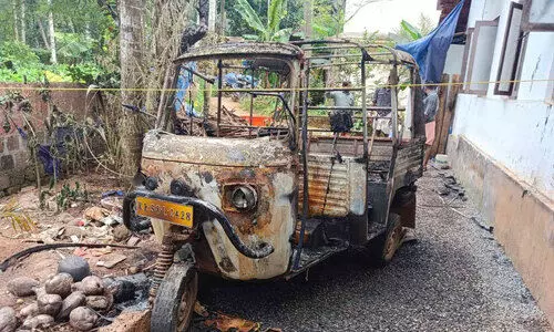 autorickshaw burnt