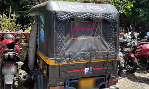 ഡ്രൈവർ പള്ളിയില്‍ കയറി, ഓട്ടോറിക്ഷ മോഷ്ടിച്ച് യു.പി സ്വദേശി; കോഴിക്കോട് നഗരത്തിൽ സുഹൃത്തുക്കളുമായി കറക്കം