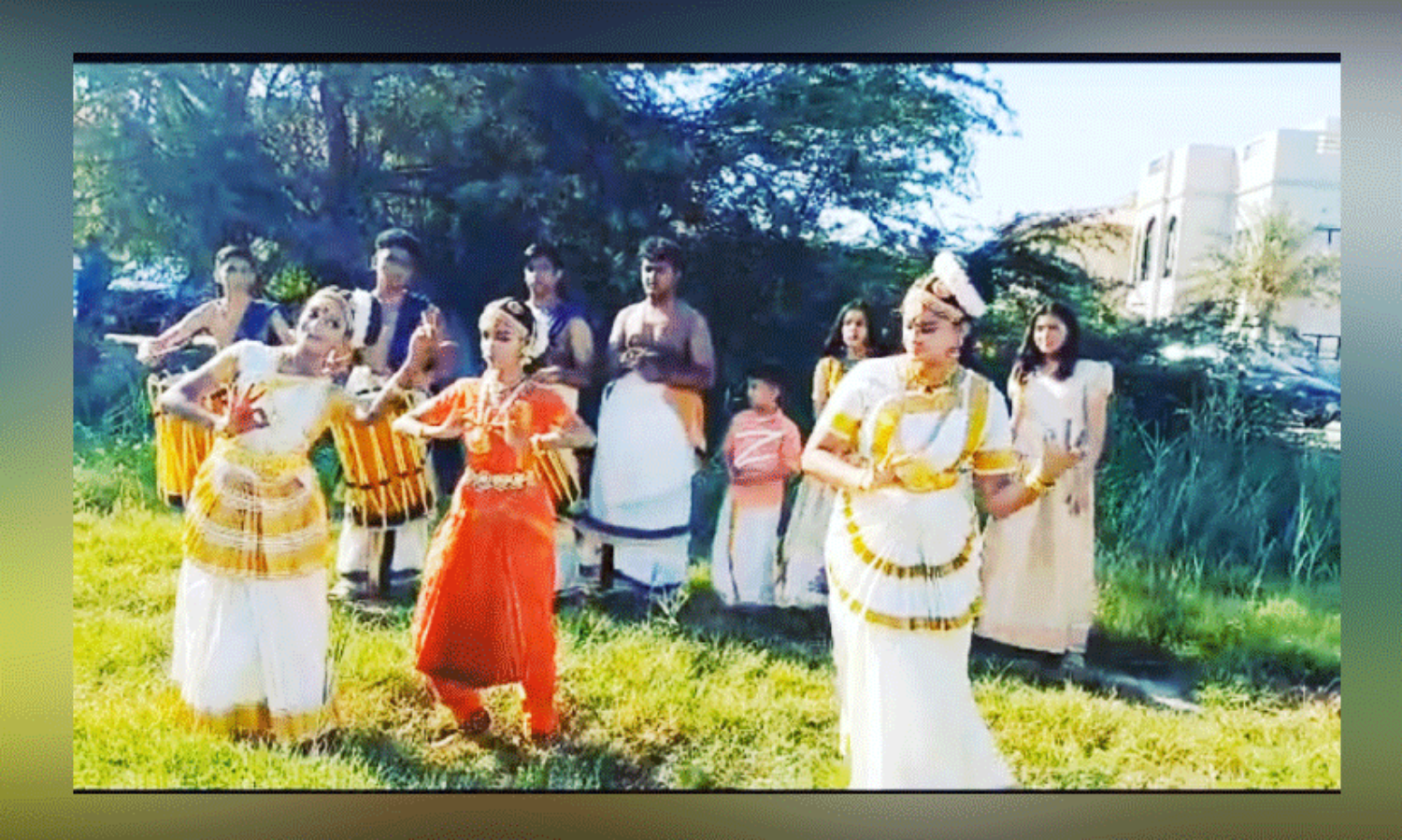 ഗൃ​ഹാ​തു​ര സ്മ​ര​ണ​ക​ളെ സ​മ്പ​ന്ന​മാ​ക്കി    കേ​ര​ള​ത്ത​നി​മ​യാ​ർ​ന്ന സം​ഗീ​ത ആ​ൽ​ബ​ങ്ങ​ൾ