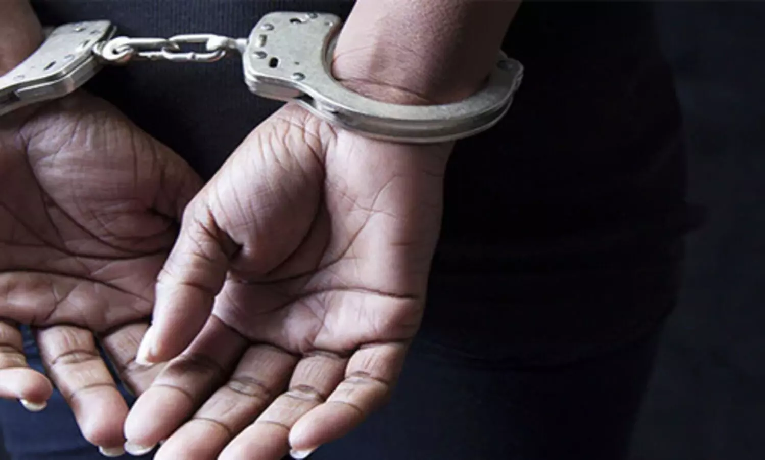 ബലാത്സംഗ ഇരയുടെ ഫോട്ടോ പ്രസിദ്ധീകരിച്ച എഡിറ്റർക്ക് തടവും പിഴയും