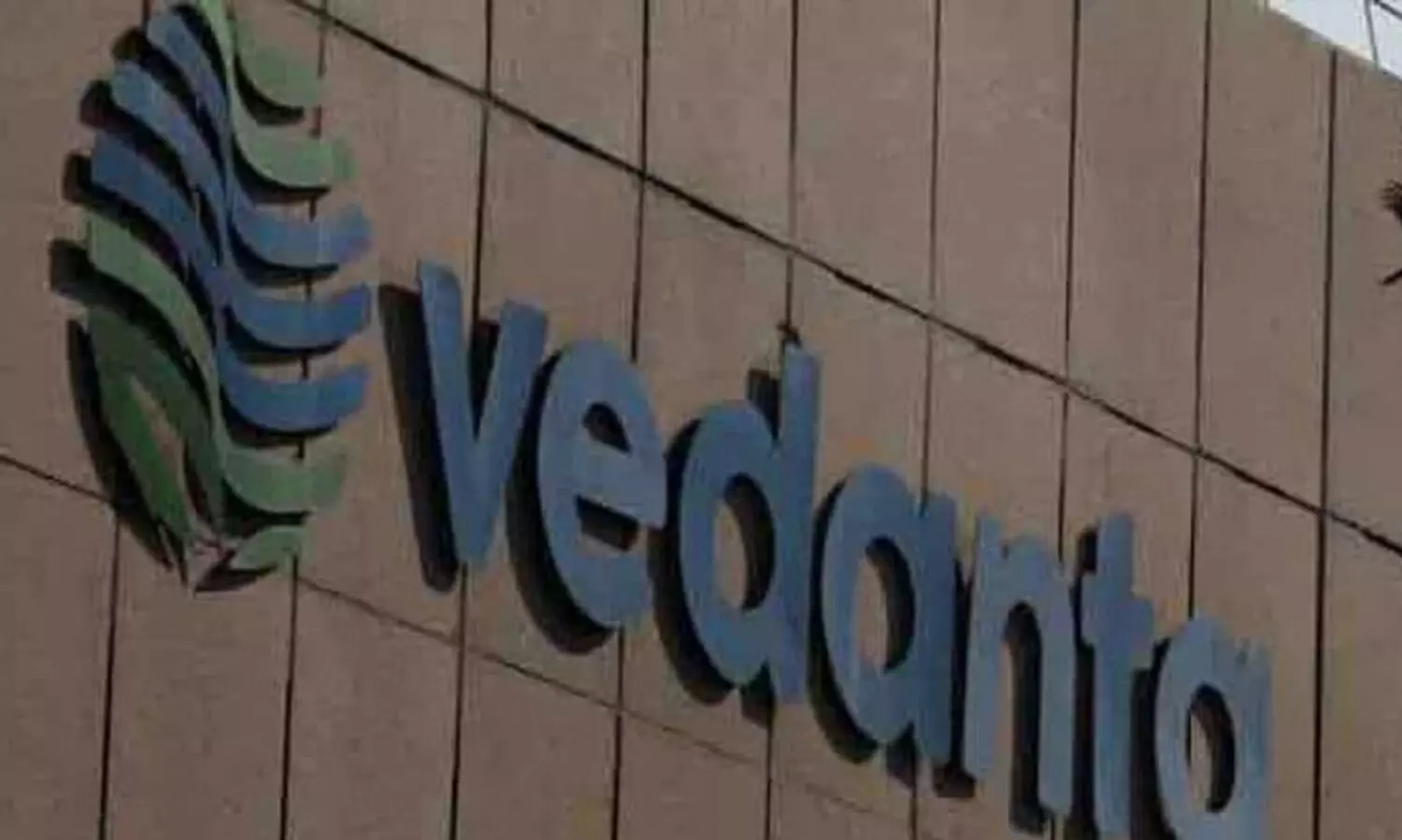 ഖനനഭീമനുവേണ്ടി പരിസ്ഥിതി അനുമതിയിൽ വെള്ളംചേർത്തു; അദാനിത്തട്ടിപ്പിനൊപ്പം വേദാന്ത വെട്ടിപ്പും