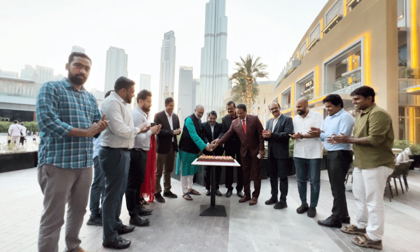 50 ലക്ഷം യുട്യൂബ് വരിക്കാർ; ആ​ഘോ​ഷ​മൊ​രു​ക്കി മീ​ഡി​യ​വ​ൺ യു.​എ.​ഇ ടീം