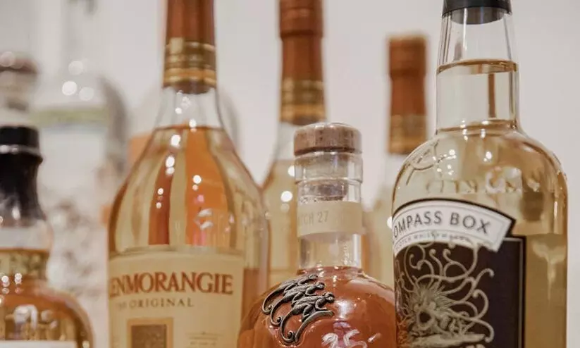 പത്ത് ദിവസം കൊണ്ട് കേരളം കുടിച്ചുതീർത്തു; ചന്ദ്രയാൻ-3ന്റെ ചെലവിനേക്കാൾ കൂടുതൽ തുകയുടെ മദ്യം പത്ത് ദിവസം കൊണ്ട് കേരളം കുടിച്ചുതീർത്തു; ചന്ദ്രയാൻ-3ന്റെ ചെലവിനേക്കാൾ കൂടുതൽ തുകയുടെ മദ്യം