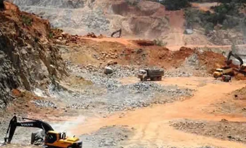 പട്ടയ ഭൂമിയിലെ ഖനനാനുമതി: 45 ദിവസത്തിനുള്ളിൽ റിപ്പോർട്ട് നൽകണമെന്ന് ഉത്തരവ് പട്ടയ ഭൂമിയിലെ ഖനനാനുമതി: 45 ദിവസത്തിനുള്ളിൽ റിപ്പോർട്ട് നൽകണമെന്ന് ഉത്തരവ്