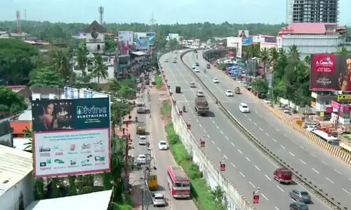 ആലുവ മാർക്കറ്റ് നവീകരണം: വ്യാപാരികളിൽനിന്ന് പിരിച്ച ലക്ഷങ്ങൾ എവിടെ? ആലുവ മാർക്കറ്റ് നവീകരണം: വ്യാപാരികളിൽനിന്ന് പിരിച്ച ലക്ഷങ്ങൾ എവിടെ?