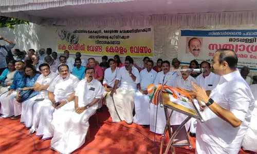 കെ റെയിൽ വരുമെന്ന് പുതുപ്പള്ളിയിൽ പ്രഖ്യാപിക്കുവാൻ മുഖ്യമന്ത്രി തയാറാണോയെന്ന് വി.ഡി സതീശൻ