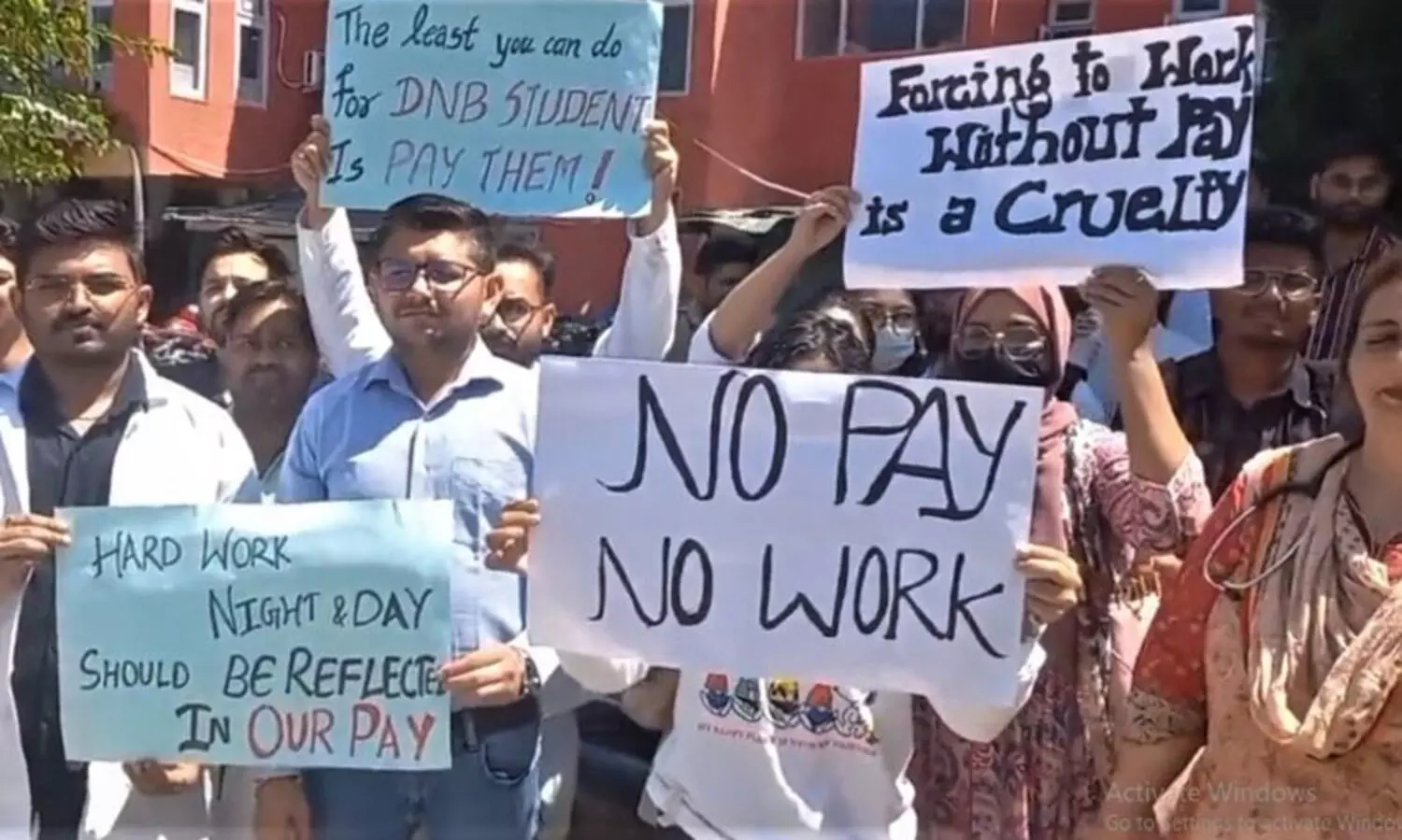 അഞ്ച് മാസമായി ശമ്പളമില്ല; അനന്ത്‌നാഗ് മെഡിക്കൽ കോളജ് ഡോക്ടർമാർ സമരത്തിലേക്ക്