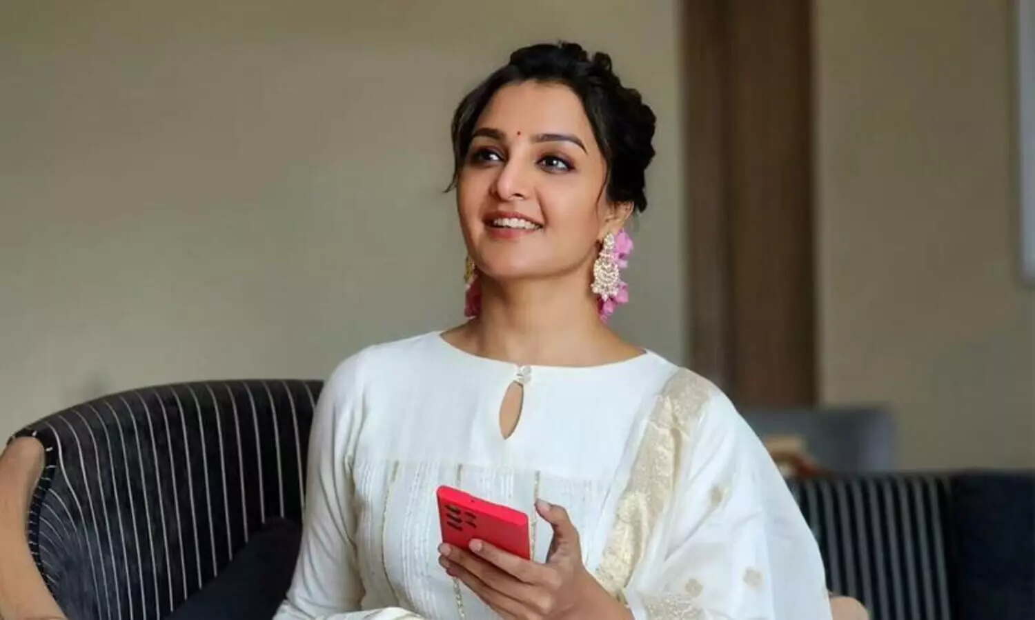 ‘എല്ലാവർഷവും ഞാൻ ആ ഓണക്കോടിയ്ക്കായി കാത്തിരിക്കും’; സഹതാരത്തിന്‍റെ സ്​നേഹസമ്മാനത്തെപ്പറ്റി പറഞ്ഞ്​ മഞ്ജു വാര്യർ