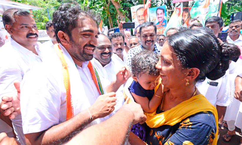 ചടുലം ചാണ്ടി ഉമ്മന്റെ   പുതുപ്പള്ളി പ്രദക്ഷിണം