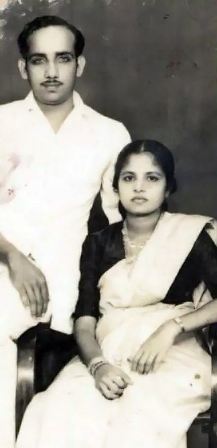 ജോയ് മാത്യുവിന്റെ അച്ഛൻ പുലിക്കോട്ടിൽ മാത്യുവും ജീവിതപങ്കാളി എസ്തേർ ടീച്ചറും