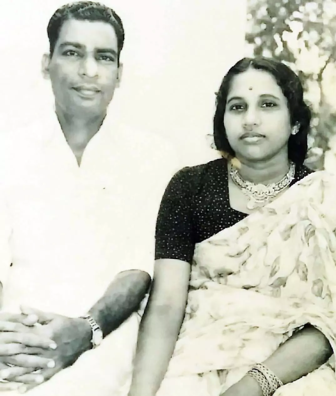 പ്രേംചന്ദിന്റെ അച്ഛൻ ചന്തുവും അമ്മ തുളസിയും