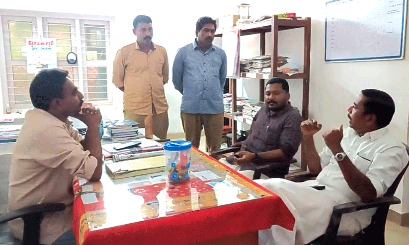 ദലിത് യുവാവിന്‍റെ കർണപടം ഫോറസ്റ്റർ അടിച്ചുതകർത്തു